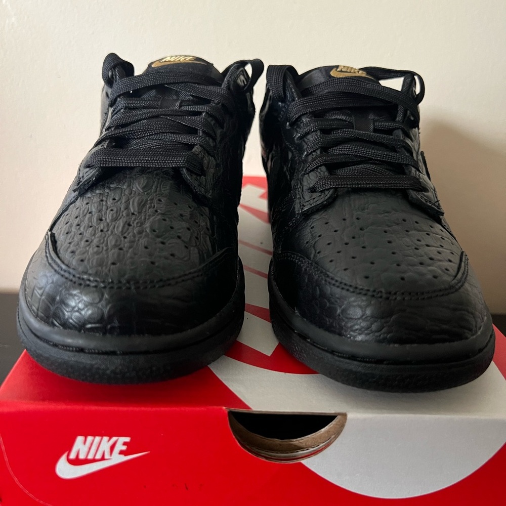 Nike Dunk Low SS Sneakers Black Croc/Metallic Gold HV4388-001 Women’s 7.5 BNIB - Picture 7 of 16